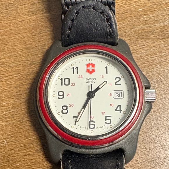 Victorinox “Marlboro” watch - Picture 2 of 3